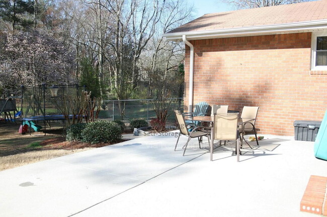 Building Photo - 105 Timberlane Trail