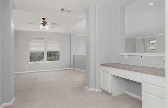 Building Photo - 2 E Pipers Green St