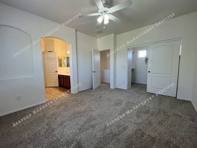 Building Photo - BEAUTIFUL 3 BEDROOM 2 BATHROOM HOME IN GLE...