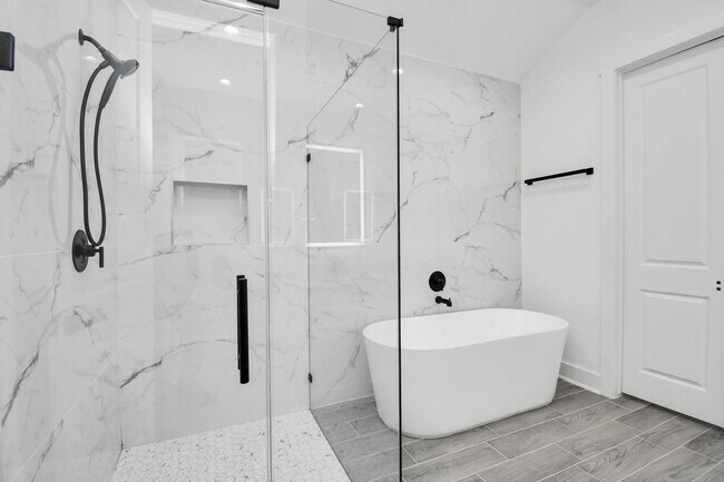 Building Photo - 519 Lovers Ln