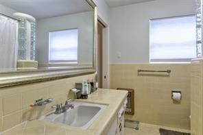 Building Photo - 6228 Crestmont Dr