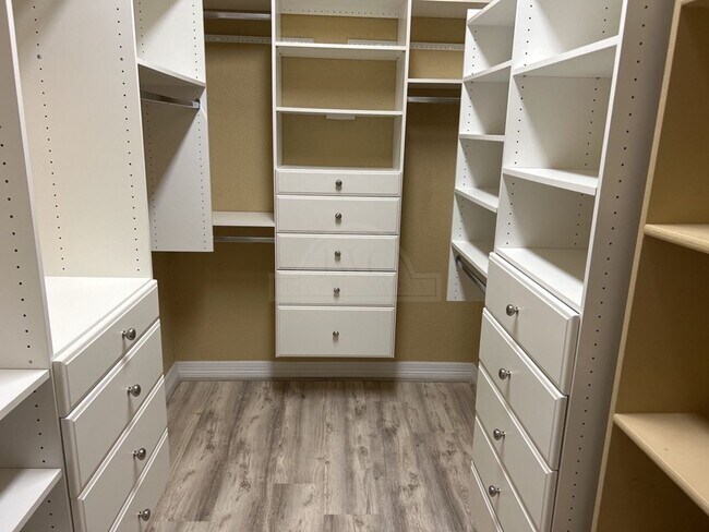 Building Photo - 203 Weeping Willow Ct