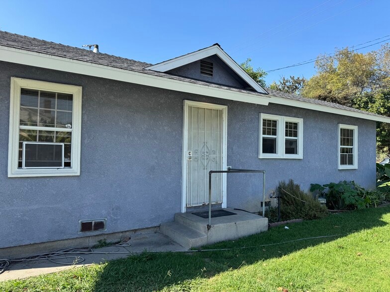 Building Photo - 9932 Beverly St