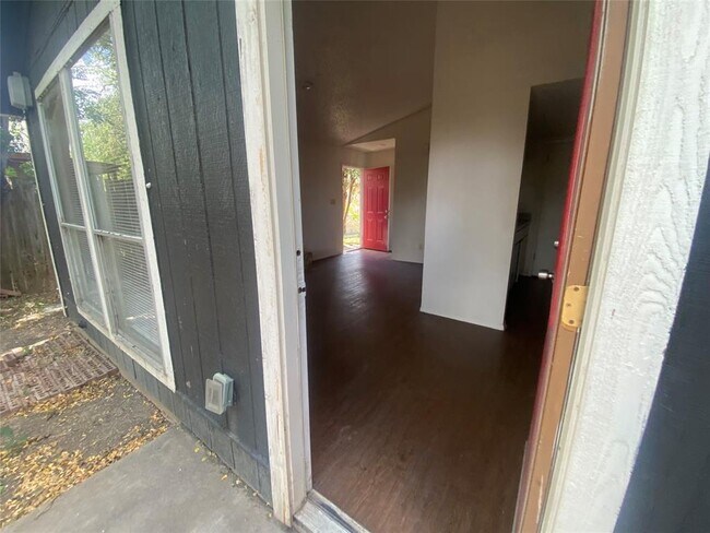 Building Photo - 1000 Fieldwood Dr