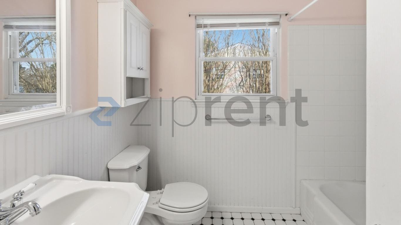 Building Photo - 324 Busher Rd