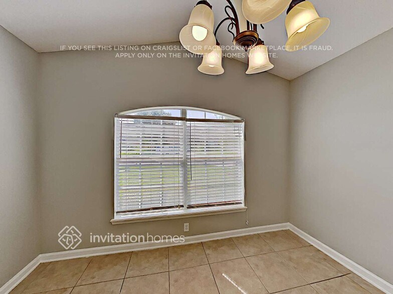 Building Photo - 1800 Ferncreek Dr