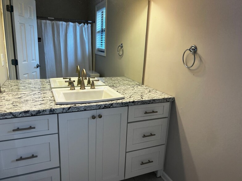 Building Photo - 1601 Cumberland Trce