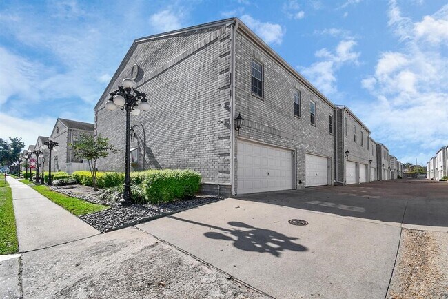 Building Photo - 3780 Tanglewilde St