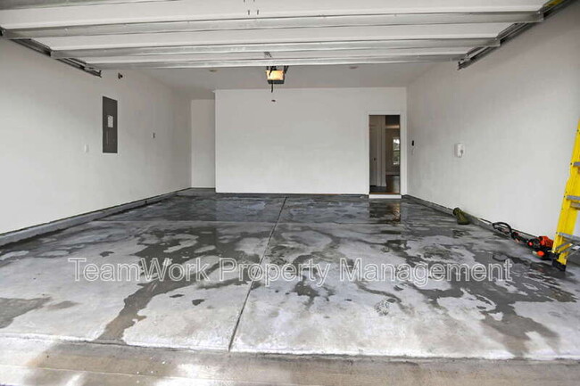 Building Photo - 316 Long Pier St
