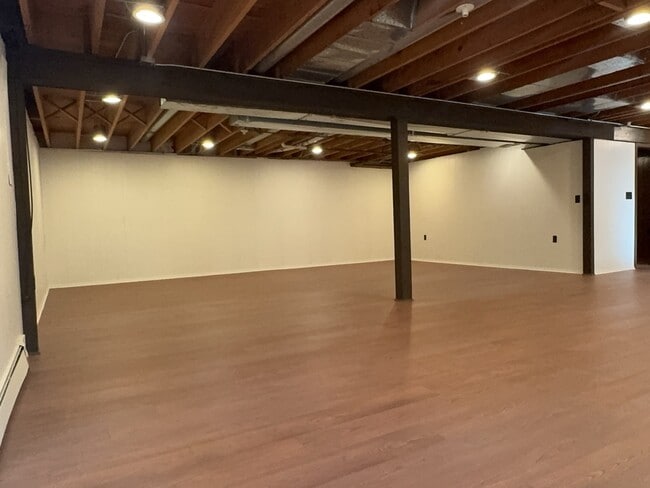 Building Photo - 580 N State St