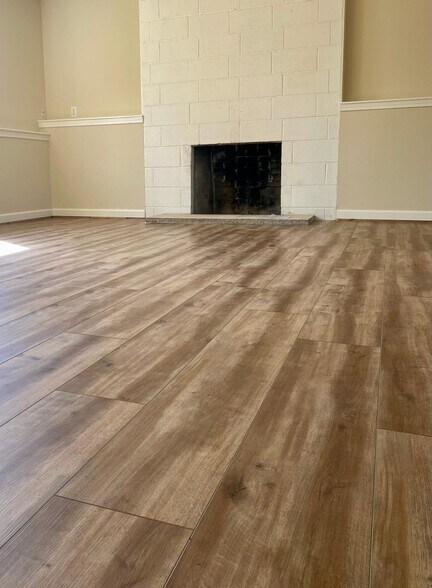 family room - 2311 Oak Dr