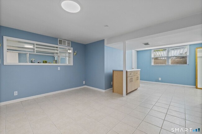 Building Photo - 67 Hicock Dr