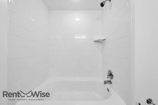 Building Photo - 77 Dow Pl