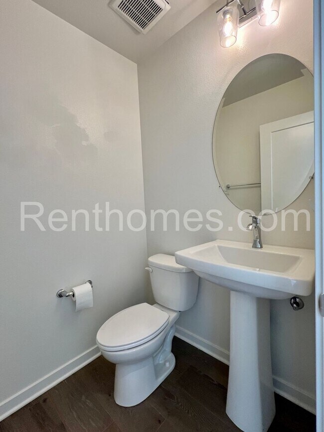 Building Photo - 15113 Lincoln Lp