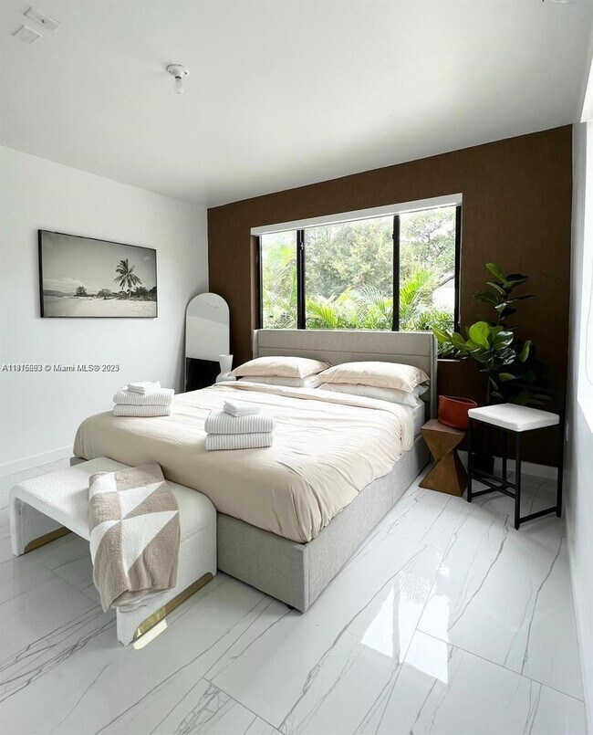 Building Photo - 2150 SW 46th Ct