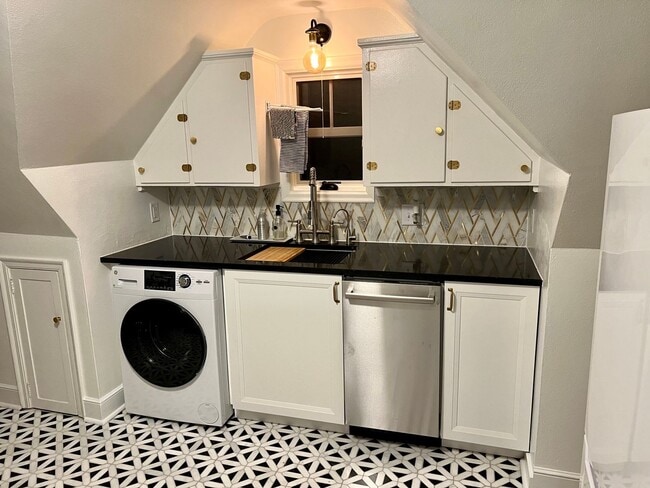 Building Photo - 538 4th Ave NW