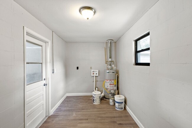 Building Photo - Fruitland Park 4/2 w/ Covered Patio