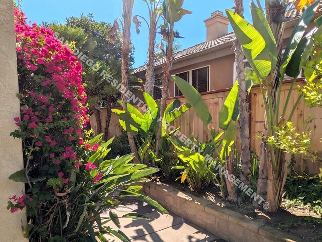 Building Photo - Gorgeous 4 Bedroom Home in Desirable Carme...