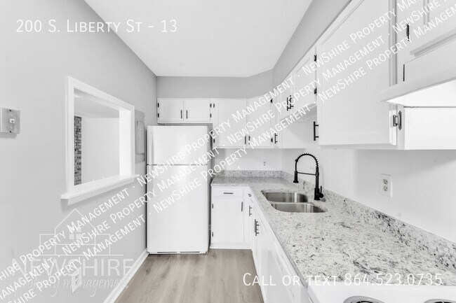 Building Photo - 200 S Liberty St