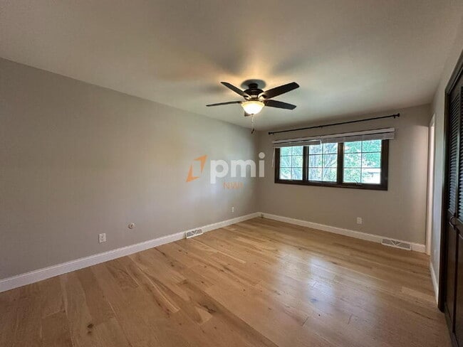 Building Photo - 9604 Walnut Dr