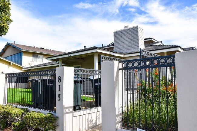 Building Photo - Olive (815) North