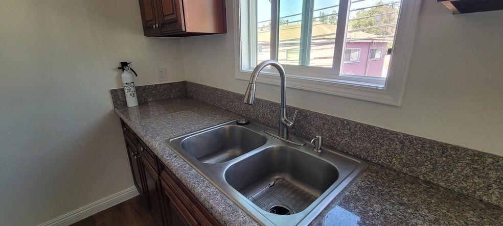 Building Photo - 731 1/2 Via Altamira