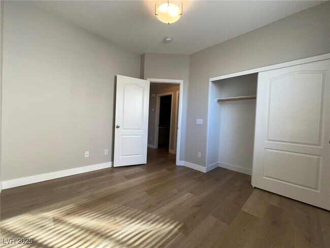 Building Photo - 10780 Valencia Hills St