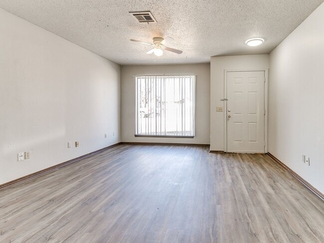 Building Photo - Charming West Norman Duplex