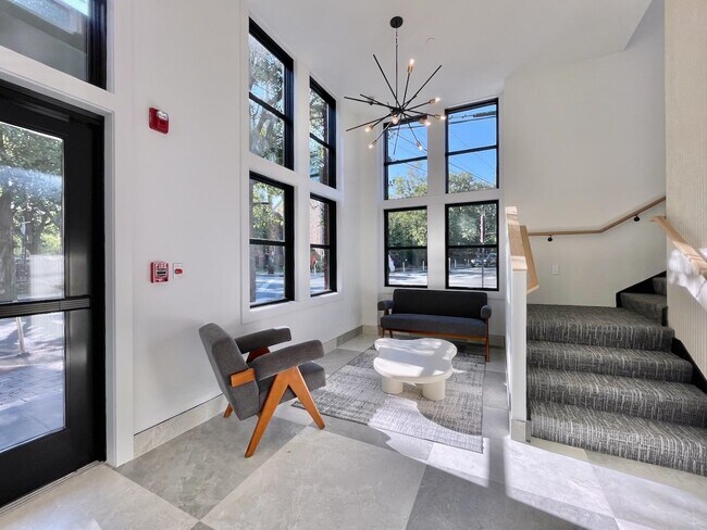 Building Photo - 375 Monmouth St