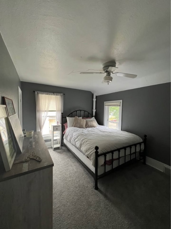 Building Photo - 605 Barrie St