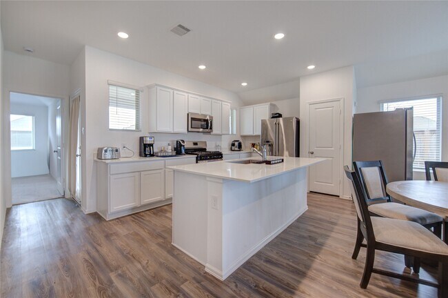 Building Photo - 2904 Cordova Hl Dr