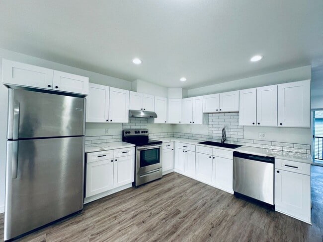 Building Photo - Spacious 3 BR / 3.5 BA Home in Prime Corvallis Location — $2,150