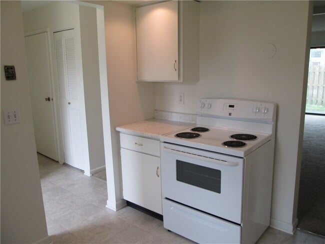 Building Photo - 553 French Rd