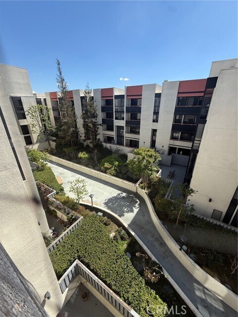 Building Photo - 222 S Central Ave