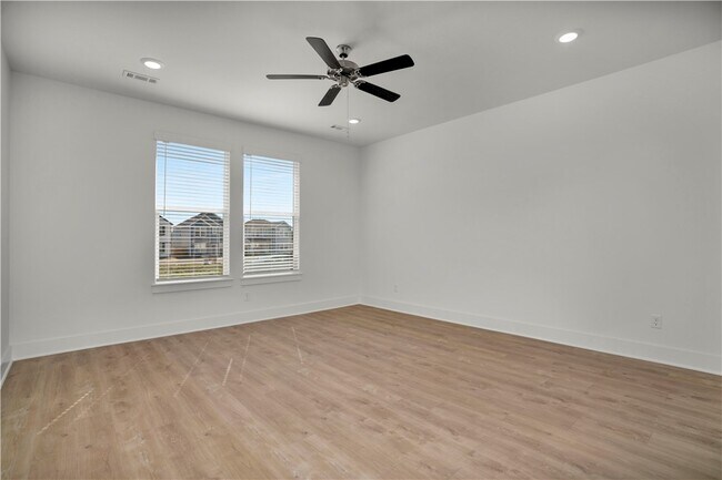 Building Photo - 4805 W Sturgeon St