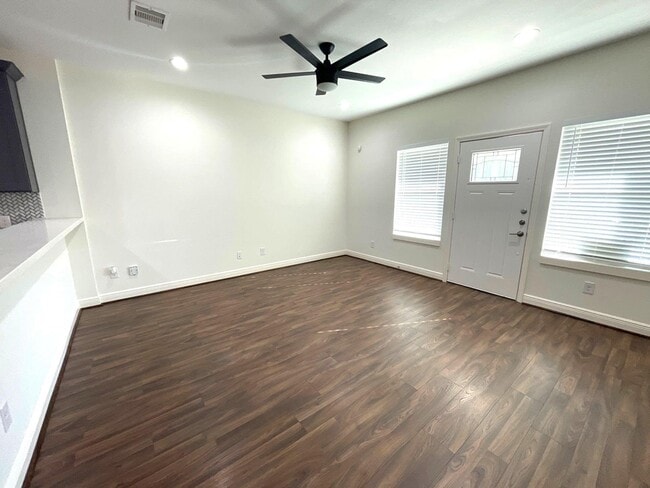 Building Photo - 4913 Southwind St