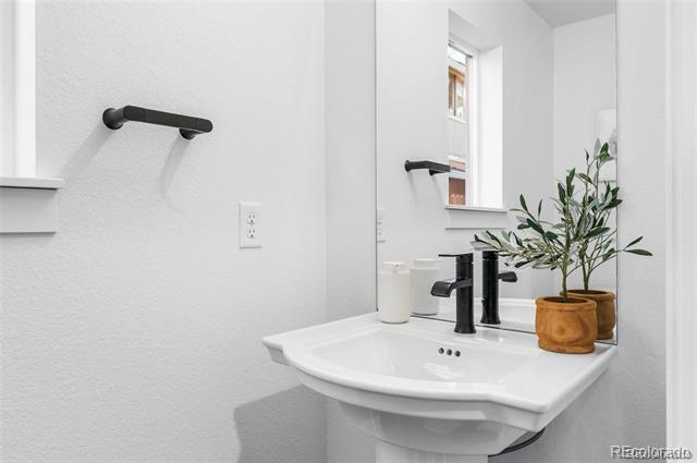 Building Photo - 1574 Gilpin St