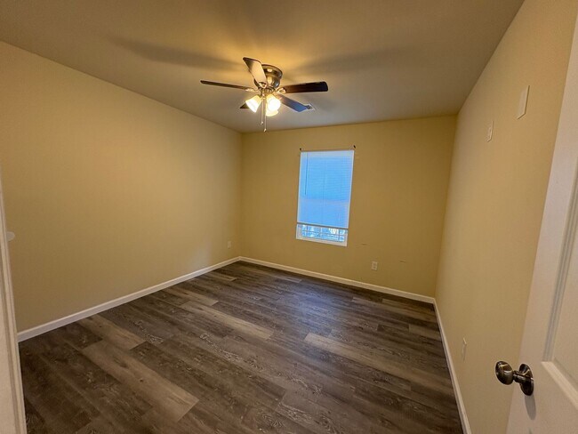 Building Photo - 308 S Third Street-Apartment 2