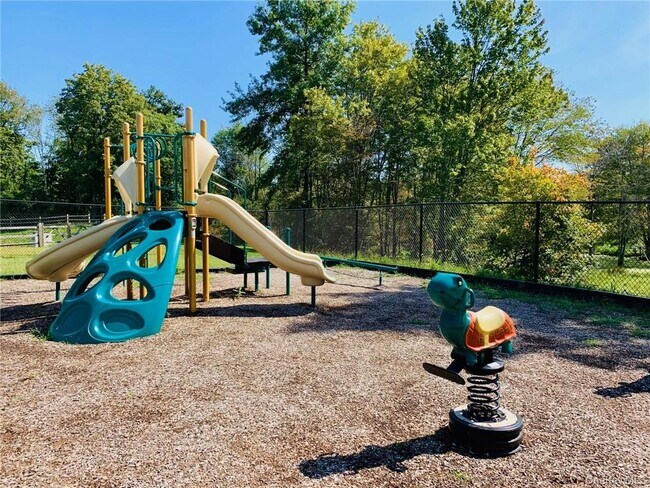 Building Photo - 95 Meadow View Dr