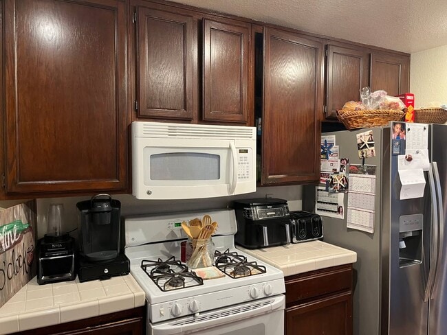 Building Photo - Wonderful 4 Bedroom 3 Bathroom Home - Call Today