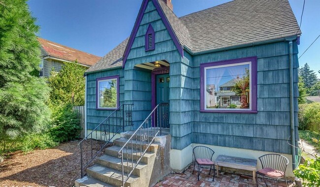 Building Photo - Pre-Leasing for August - 8Bed/2Bath House