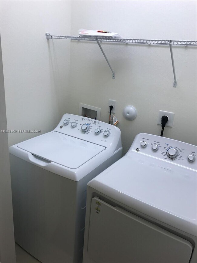 Building Photo - 8807 NW 103rd Ave