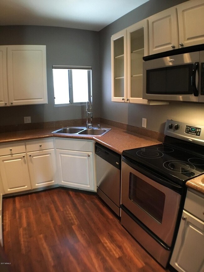 Building Photo - Stunning 2-bedroom 2-bath Condo with a 1 car garage