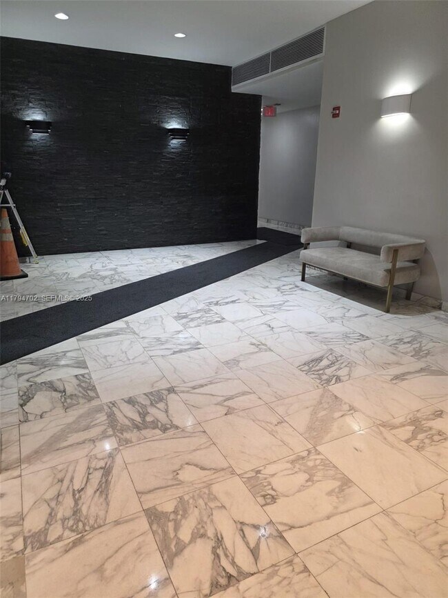 Building Photo - 9225 Collins Ave