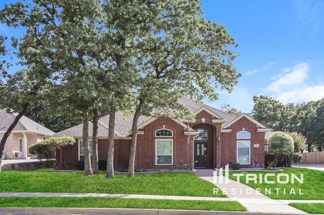 Building Photo - 716 Lakeview Dr