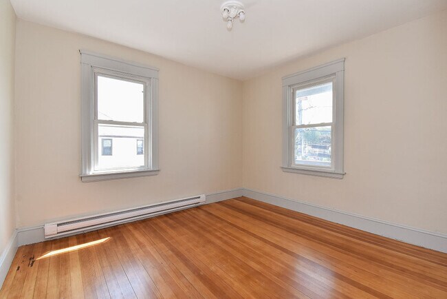 Building Photo - 979 Mineral Spring Ave