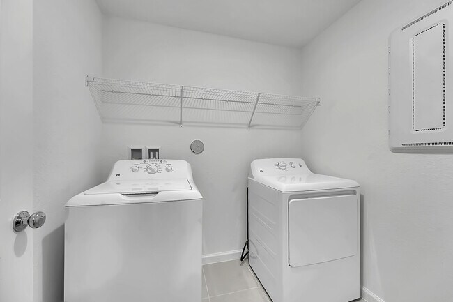 Building Photo - 662 Carlyle Wy