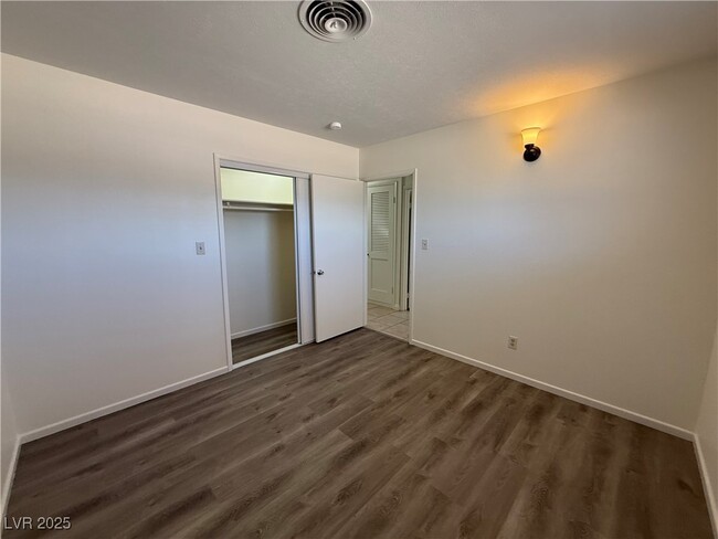 Building Photo - 5643 S Pecos Rd