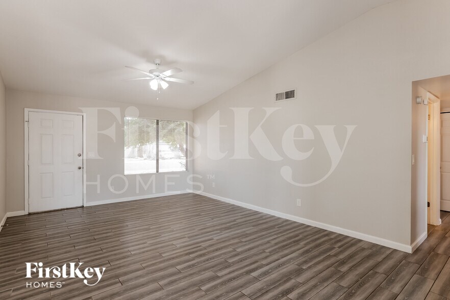 Building Photo - 619 W Wescott Dr