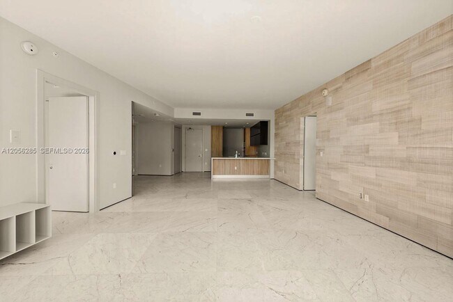Building Photo - 200 Biscayne Blvd Way
